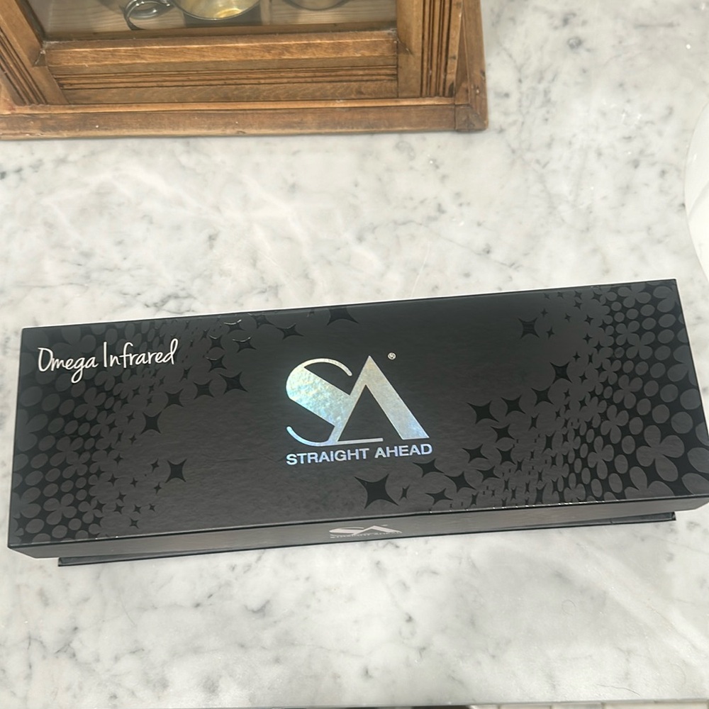 Omega Infrared Straight Ahead hair straightener. New in box never used
